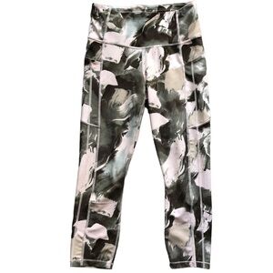 Athleta Ultimate Stash II Capri Green Floral Size Small